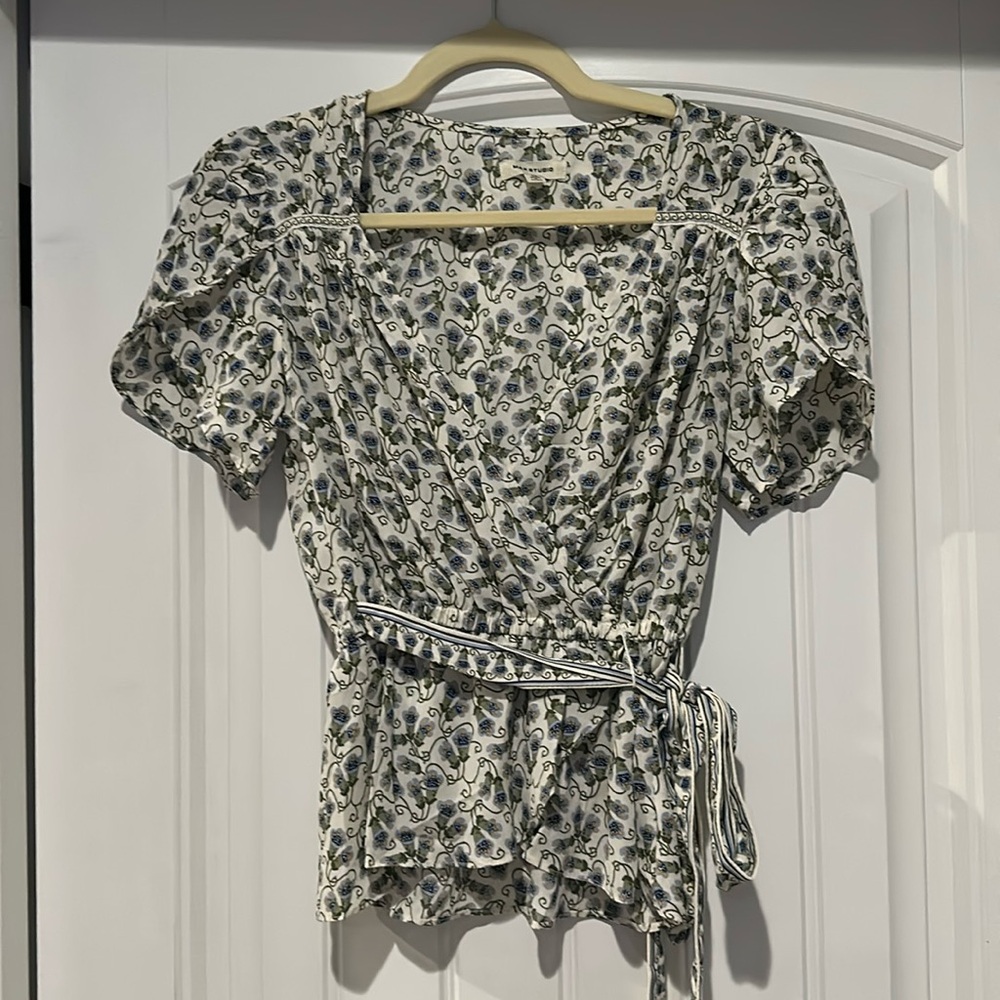 Max Studio short sleeve mock wrap blouse